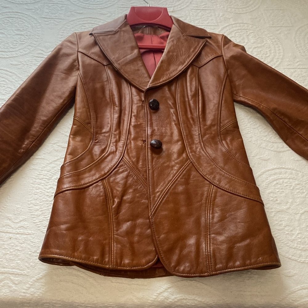East West Musical Instruments Company
Vintage Brown Leather Jacket-Chuspa Cut